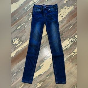Girls skinny jeans, super comfy and in great condition!!